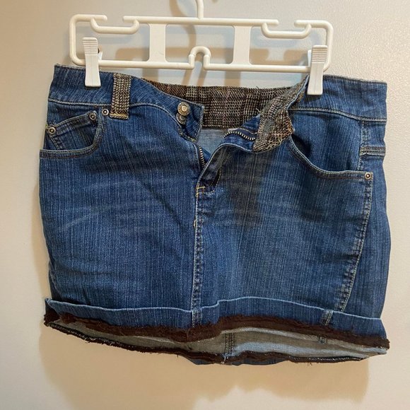 Jean Skirt, size 6 - Picture 1 of 2